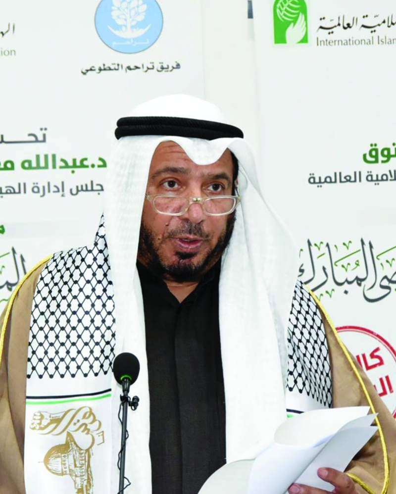 


المعتوق ملقياً كلمته 