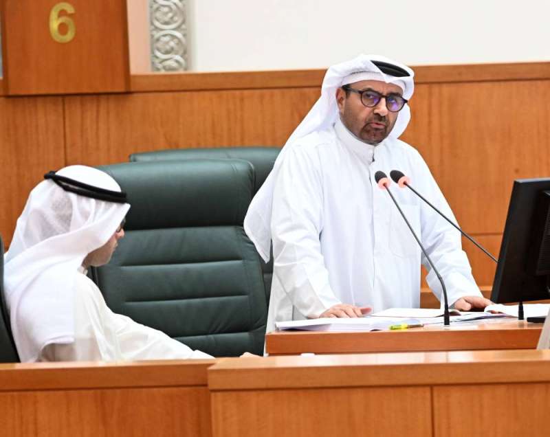 البراك متحدثاً في الجلسة (تصوير أسعد عبدالله)