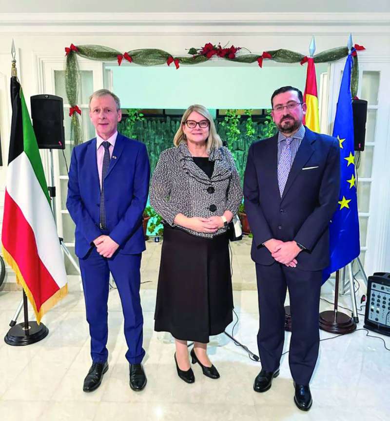 


سفراء إسبانيا وبلجيكا والاتحاد الأوروبي خلال حفل الاستقبال 