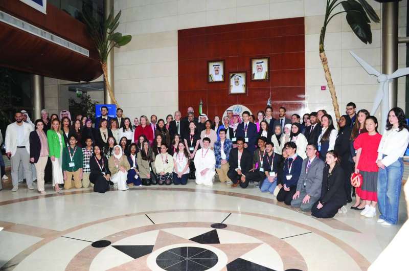 


رؤساء البعثات الديبلوماسية مع السفراء الشباب 