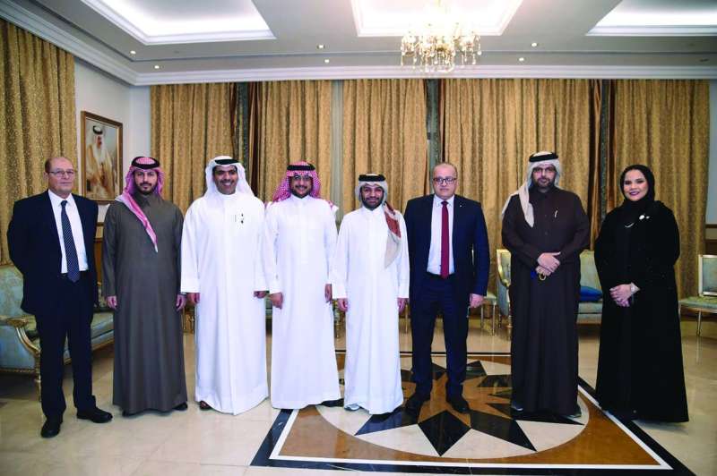 عدد من الديبلوماسيين الحضور