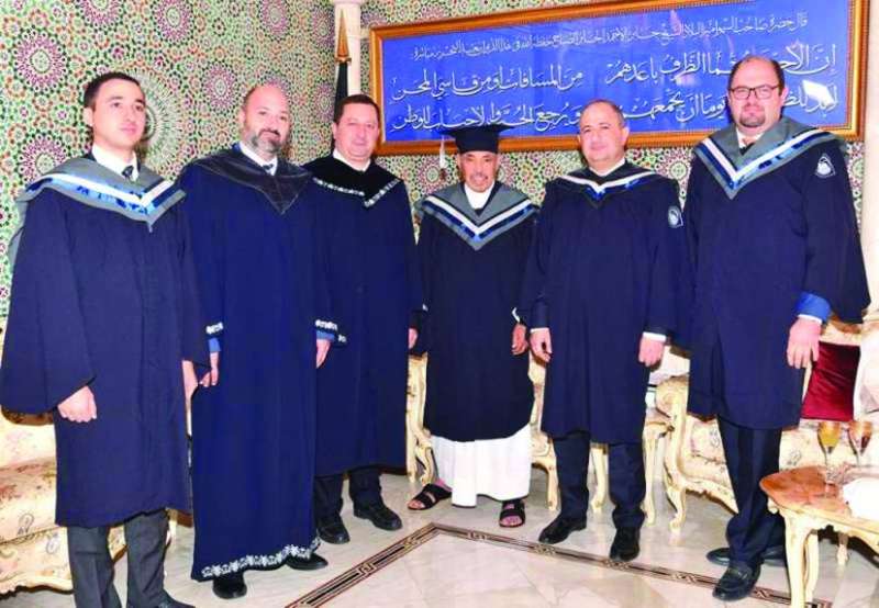 


وفد من جامعة يريفان الأرمينية مكرّماً البابطين 