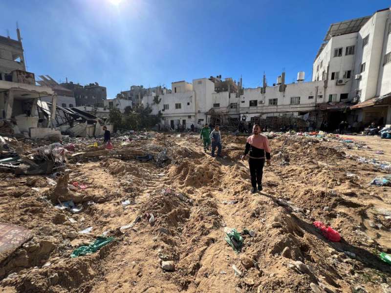 دمار احدثته الغارات الإسرائيلية بمستشفى في غزة