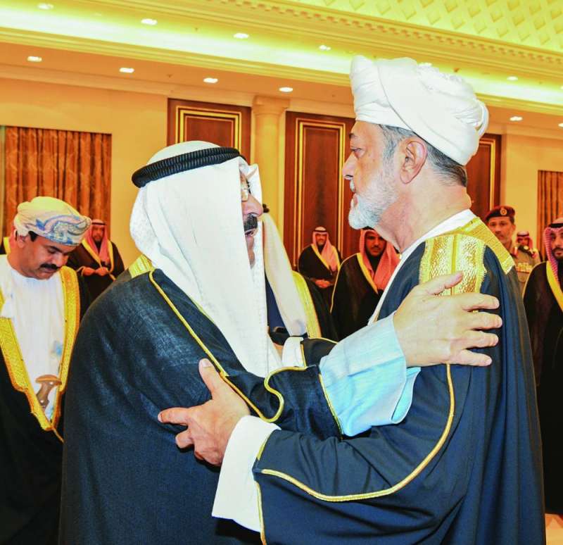 سمو الأمير يتلقى التعازي من سلطان عُمان