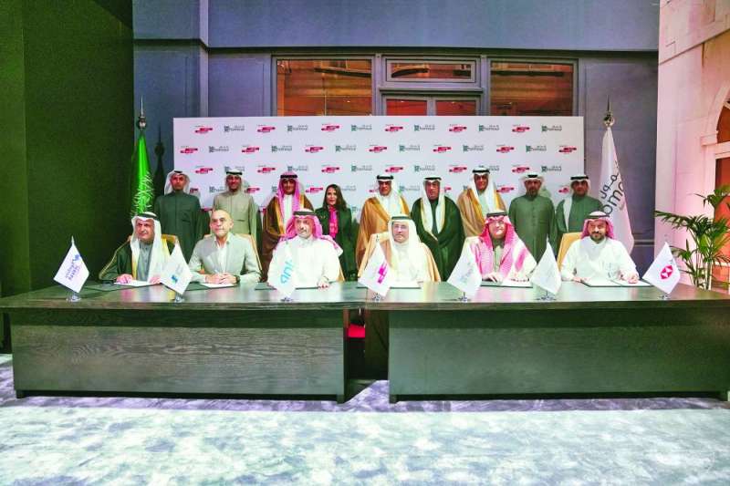 


جانب من توقيع الاتفاقية 