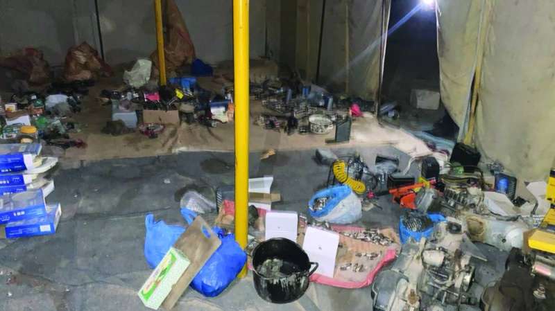 أحد المخيمات تم تحويله إلى كراج تصليح