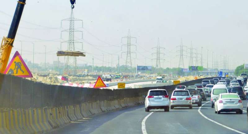 


اختناق مروري يومي على الطريق السريع 	 (تصوير سعود سالم) 