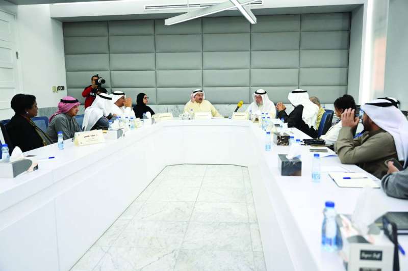 المتحدثون في الجلسة النقاشية (تصوير أسعد عبدالله)