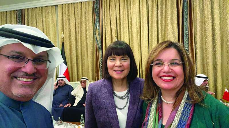 


سيلفي للمالكي مع السفيرة الأميركية والدكتورة أميرة الحسن 