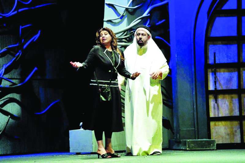 من عروض «السحر الأسود»