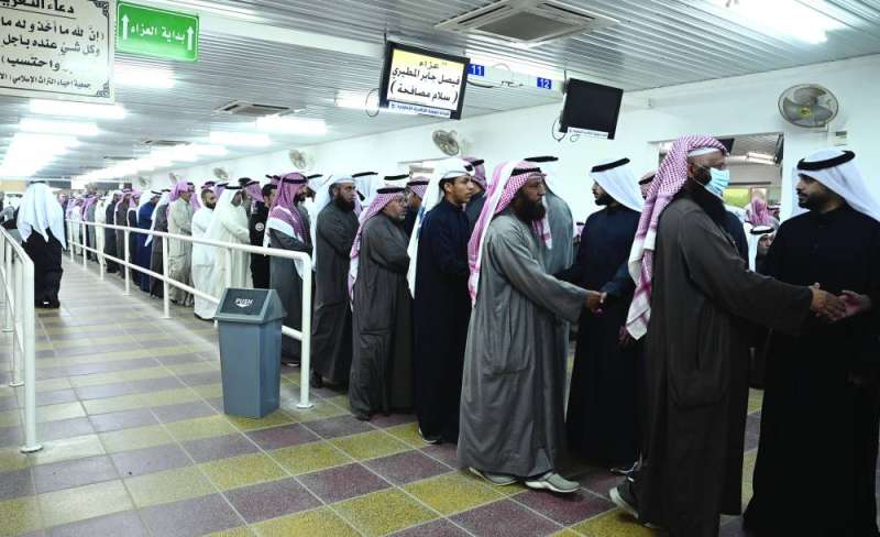 


جموع المعزين بالفقيدين 