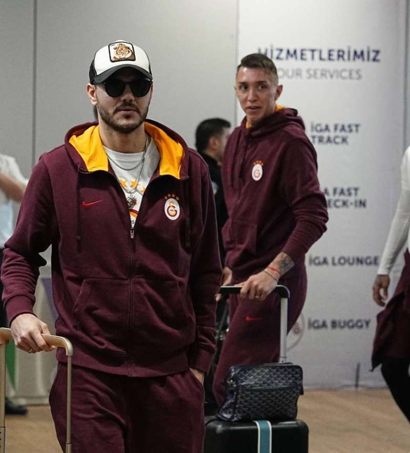 الأرجنتيني ماورو إيكاردي نجم غلطة سراي لدى وصوله الرياض