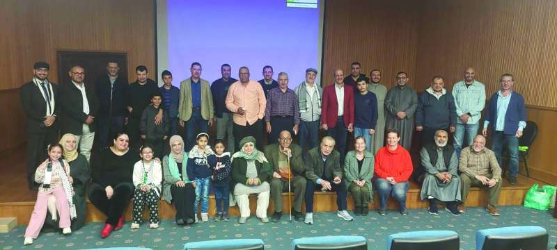 


مجموعة «ستوديو الأربعاء» مع الحضور 