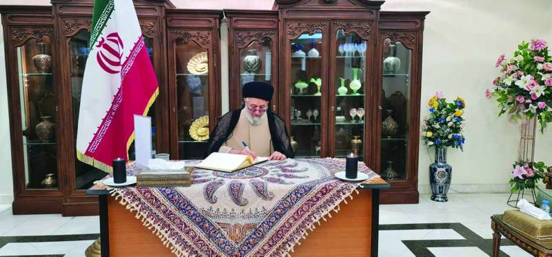 


السيد أبوالقاسم دیباجي معزياً بالضحايا 