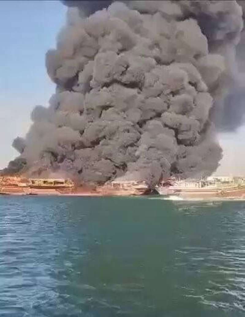 صورة من فيديو لحريق السفن الإيرانية