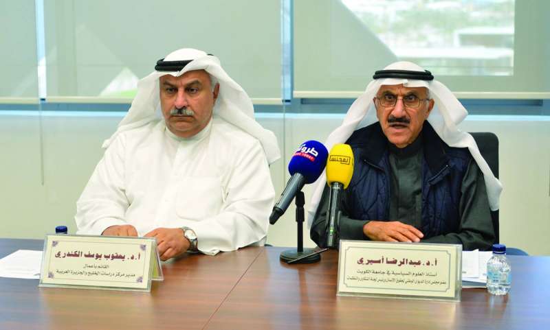 


أسيري والكندري خلال المؤتمر 	(تصوير سعود سالم) 