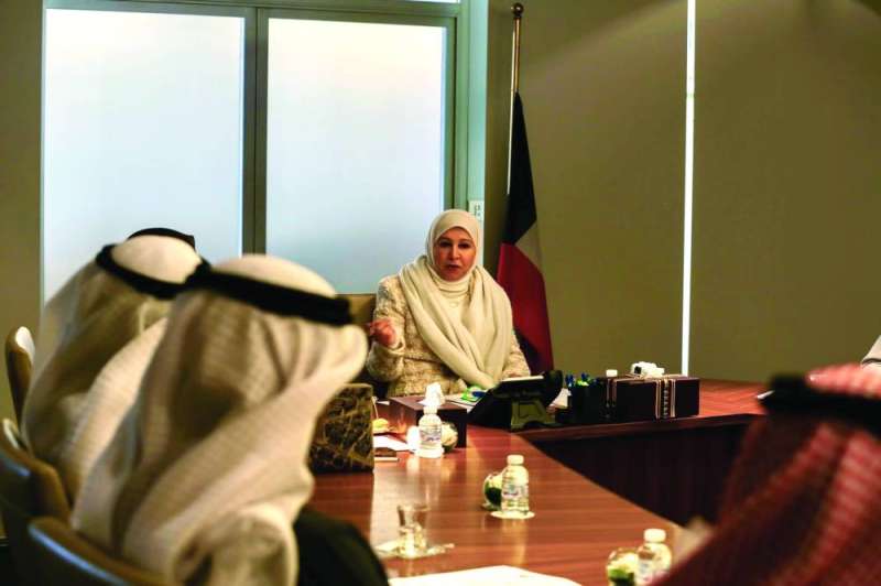 وكيلة التعليم العام مجتمعة مع مديري المناطق