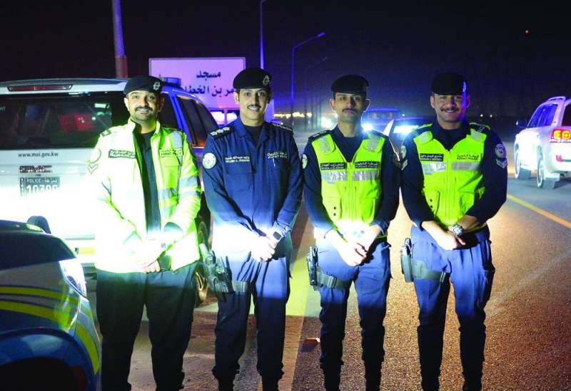 


عدد من ضباط وعناصر الحملة الأمنية في الجهراء 