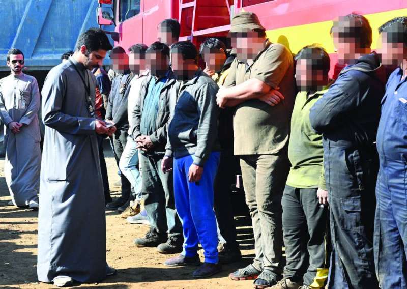 


عمالة مخالفة لقانون الإقامة 