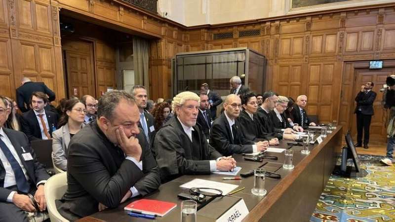 فريق الدفاع الإسرائيلي في لاهاي... وتبدو عليه خيبة الأمل