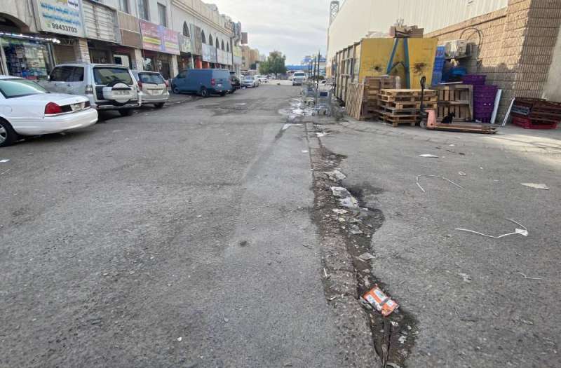 مخلفات وطرق مكسّرة