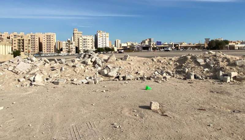 رمي مخلفات البناء في الساحات الداخلية