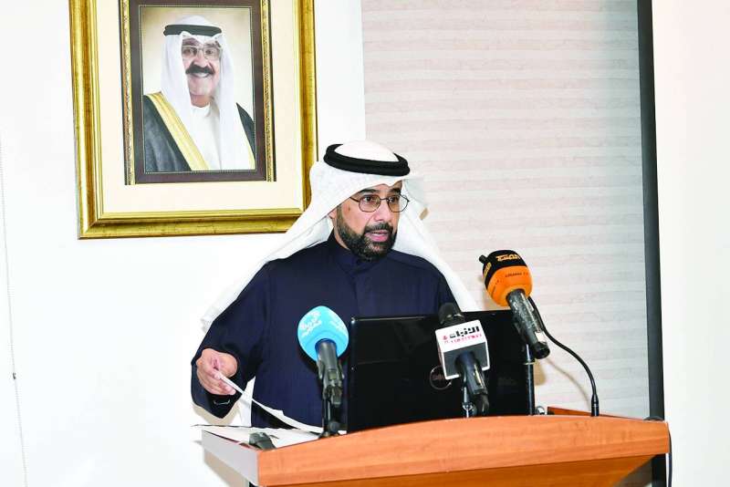 الدبوس محاضراً 