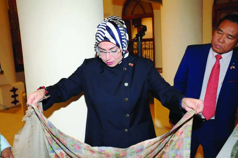 السفيرة التركية خلال مشاركتها بالمعرض