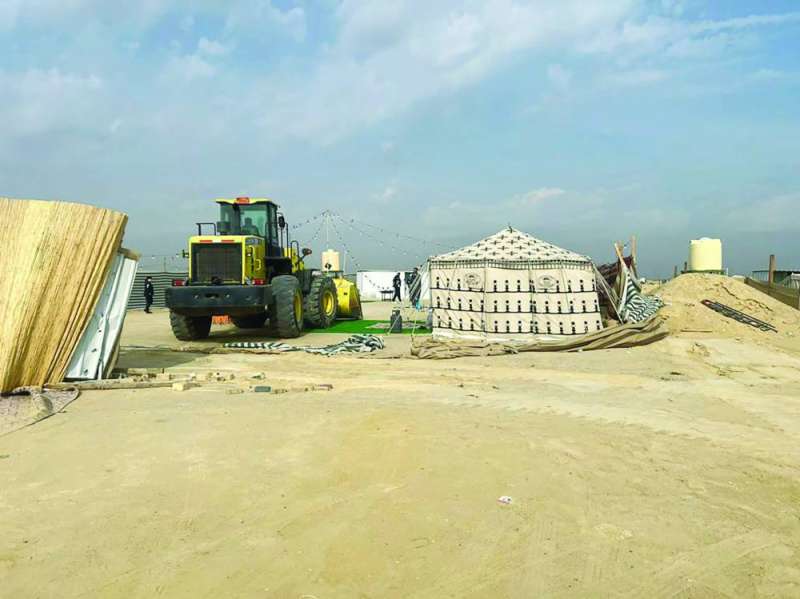 


تواجد الشرطة النسائية خلال عمل الجرّافات 