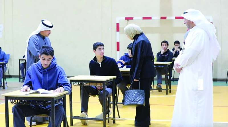 المطوع واللافي خلال الجولة التفقدية أمس 