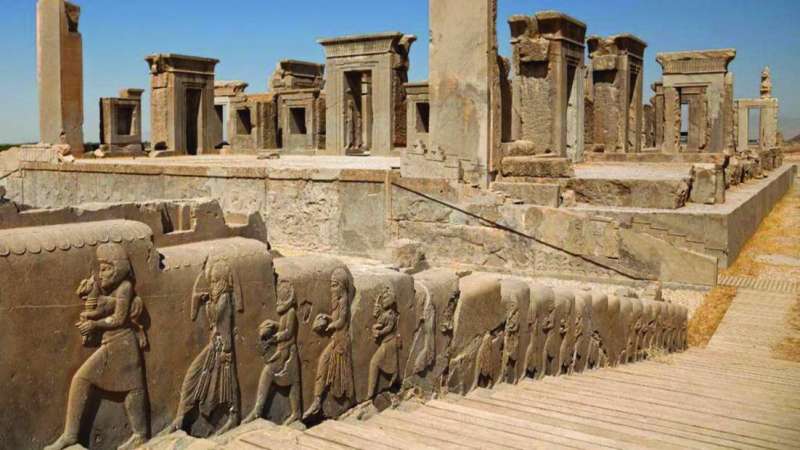 


قصر برسيبوليس عاصمة السلالة الأخمينية في القرن السادس قبل الميلاد 