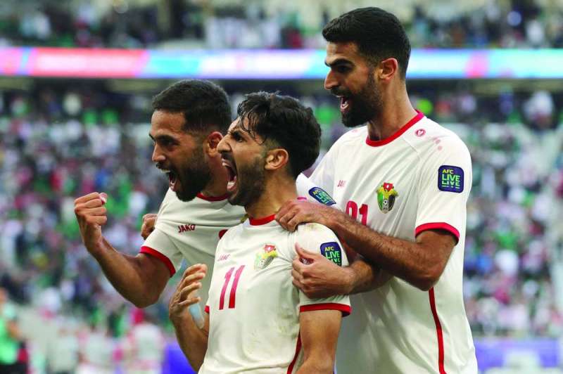 


لاعبو الأردن يحتفلون بهدف يزن النعيمات في مرمى كوريا الجنوبية		 (أ ف ب) 