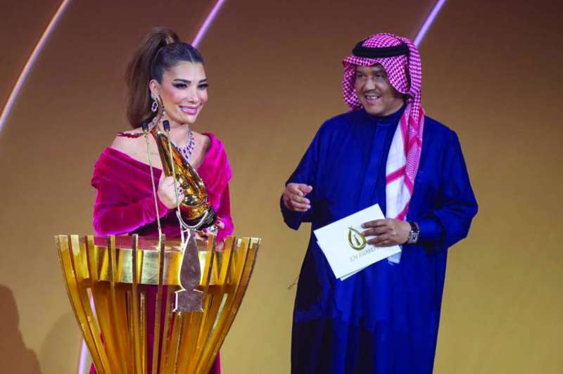 


أصالة متحدثة بعد تسلمها جائزتها من محمد عبده 