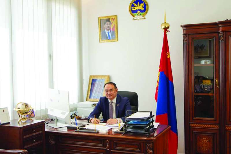 


السفير المنغولي سيرجيلين بوريف 