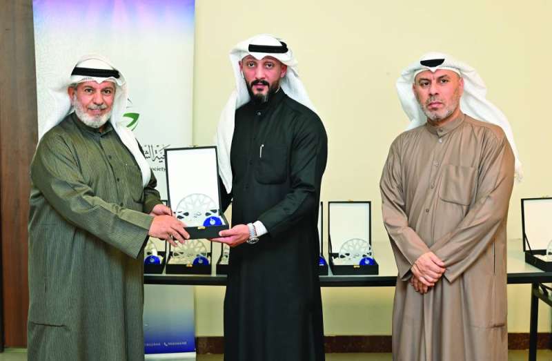 ... وتكريم أحد المتطوعين 