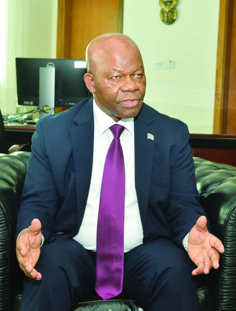 


السفير جنجي متحدثاً لـ«الراي»	 (تصوير سعود سالم) 