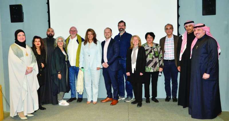 


صورة جماعية لحضور حفل ختام «مؤتمر الطباعة الإبداعية» 