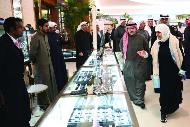 جانب من الجولة في السوق الخيري 