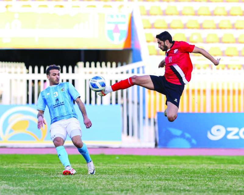 


لقطة جميلة للاعب خيطان محمد العلاطي بمواجهة مدافع السالمية معاذ الطفيري 