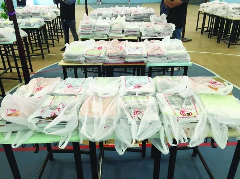 توزيع كتب الفصل الثاني على جميع المدارس الحكومية 