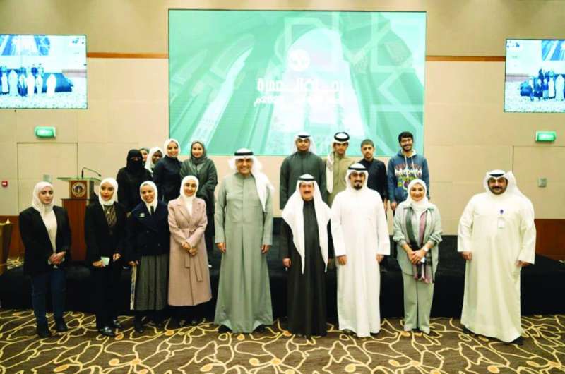 


الوزير الغريب والبرجس والمكرّمون في لقطة جماعية 