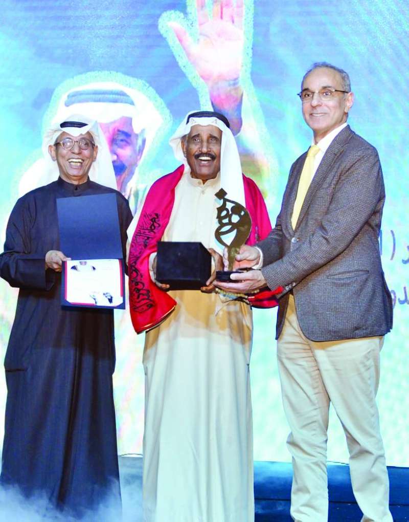 


الجسار واللهو مكرّمين «العيدروسي» 