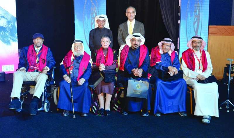 


المكرّمون في لقطة جماعية 