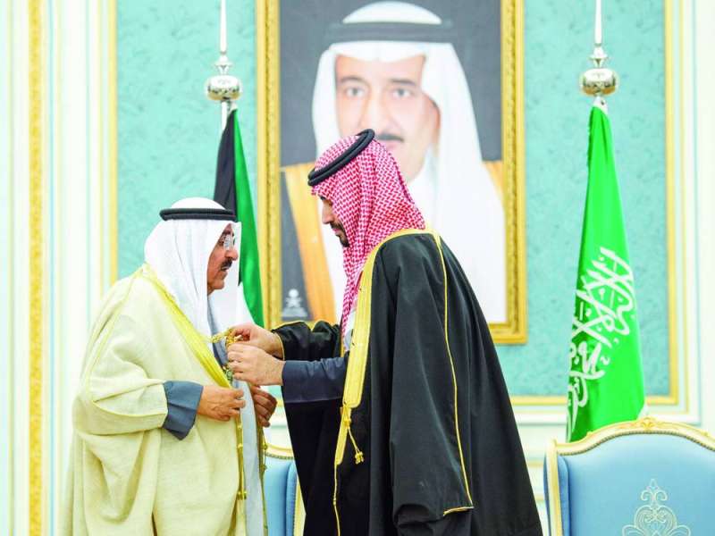 


قلادة الملك عبدالعزيز لصاحب السمو 