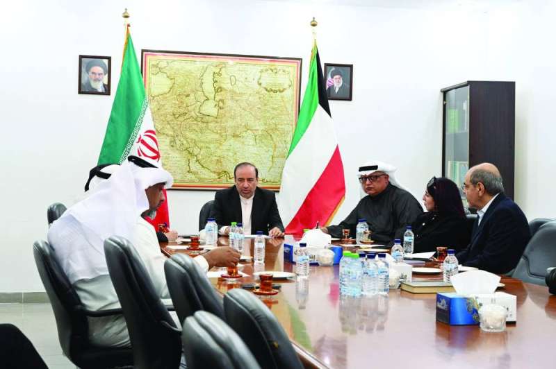  السفير توتونجي متحدثاً لممثلي وسائل الإعلام (تصوير أسعد عبدالله)