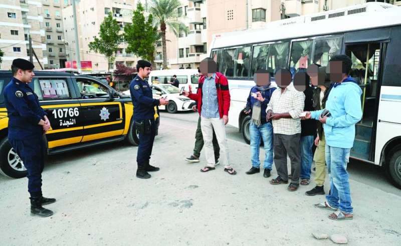 التدقيق على بيانات عمال إحدى الشركات