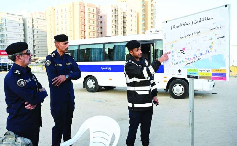 رسم الخطة الأمنية للسيطرة على المنطقة (تصوير نايف العقلة)