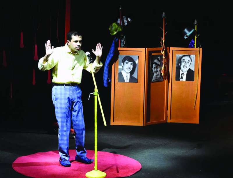 


من عرض «المضحكاني» 	 (تصوير سعود سالم) 