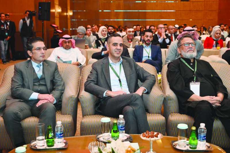 الدكتور دغيم وعدد من الأطباء في افتتاح المؤتمر 