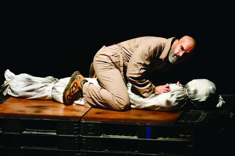 


مشهد من العرض 